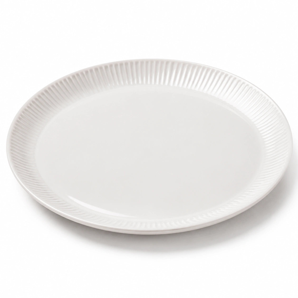 Assiette plate 26 cm en céramique blanche - bord strié style classique